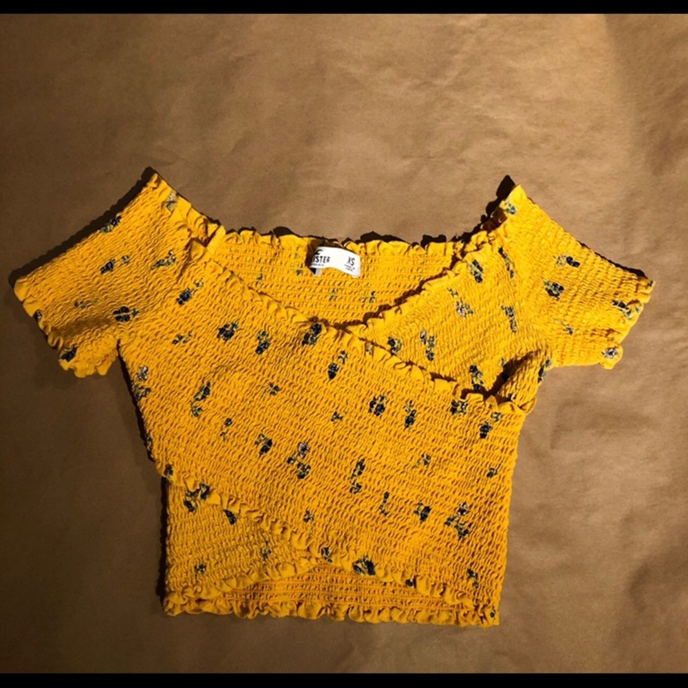 Hollister top please read description